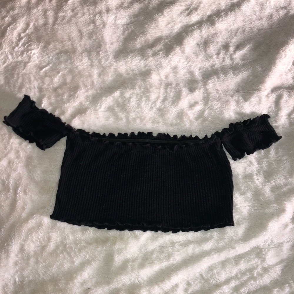 Ribbed off the shoulder sleeve crop top